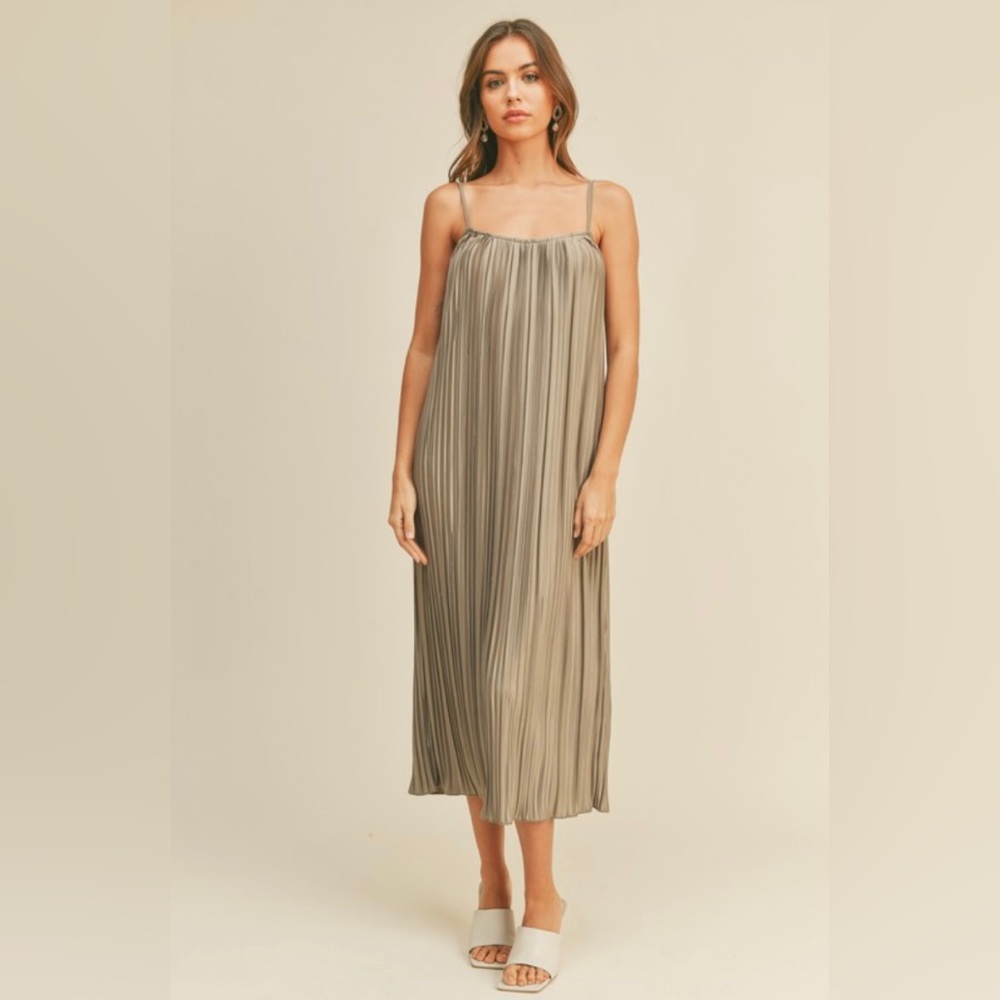 Dress - Picture 2 of 7
